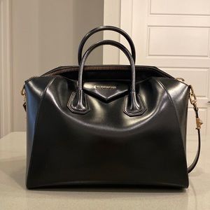 Givenchy Medium Antigona bag | Box leather | Black